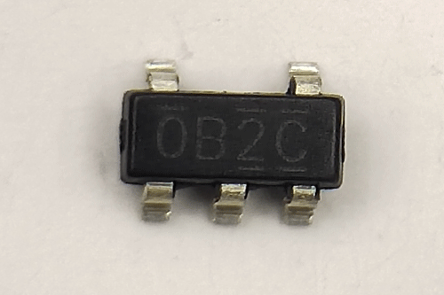 LN6210 700mA 低压差 CMOS 电压稳压器